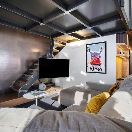 Luxury 4br With Fireplace & Private Parking - דירה