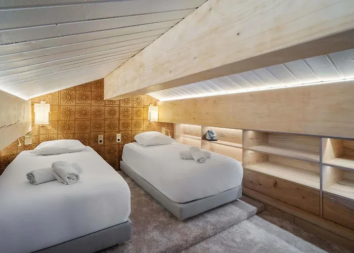 Luxury 4br With Fireplace & Private Parking - *