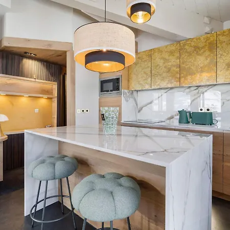 Apartment Luxury 4br With Fireplace & Private Parking - *