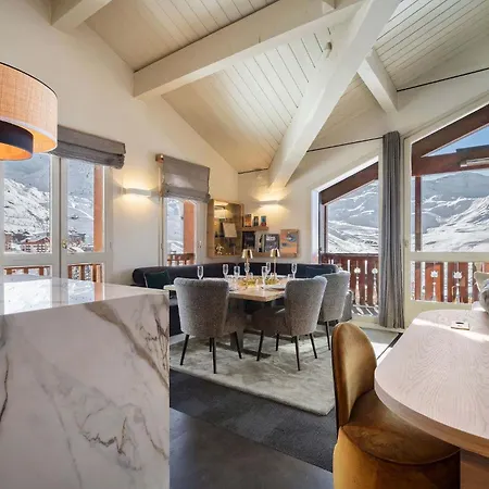 Luxury 4br With Fireplace & Private Parking -