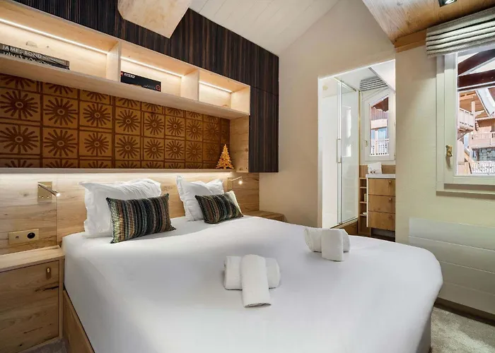 Luxury 4br With Fireplace & Private Parking - Apartmán